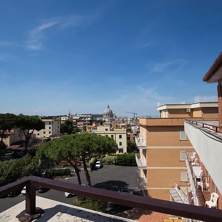 Casa Tra Noi 3* Roma