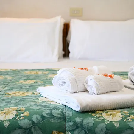 호텔 카사 트라 노이 로마